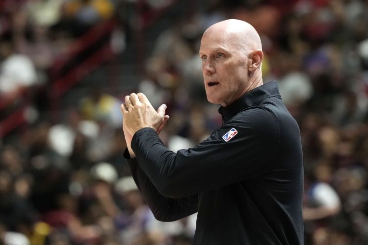 皇冠体育官方网站-夏联冠军主帅！美记：詹特接近加入迈克-布朗教练组任进攻协调员