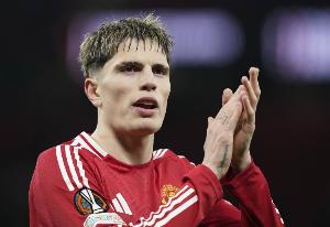 皇冠体育登录-英媒：加纳乔施压迫使曼联降价，切尔西当前报价3000万镑+奖金