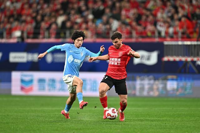 【中超】古尔芬克尔胡荷韬破门 蓉城2比0英博