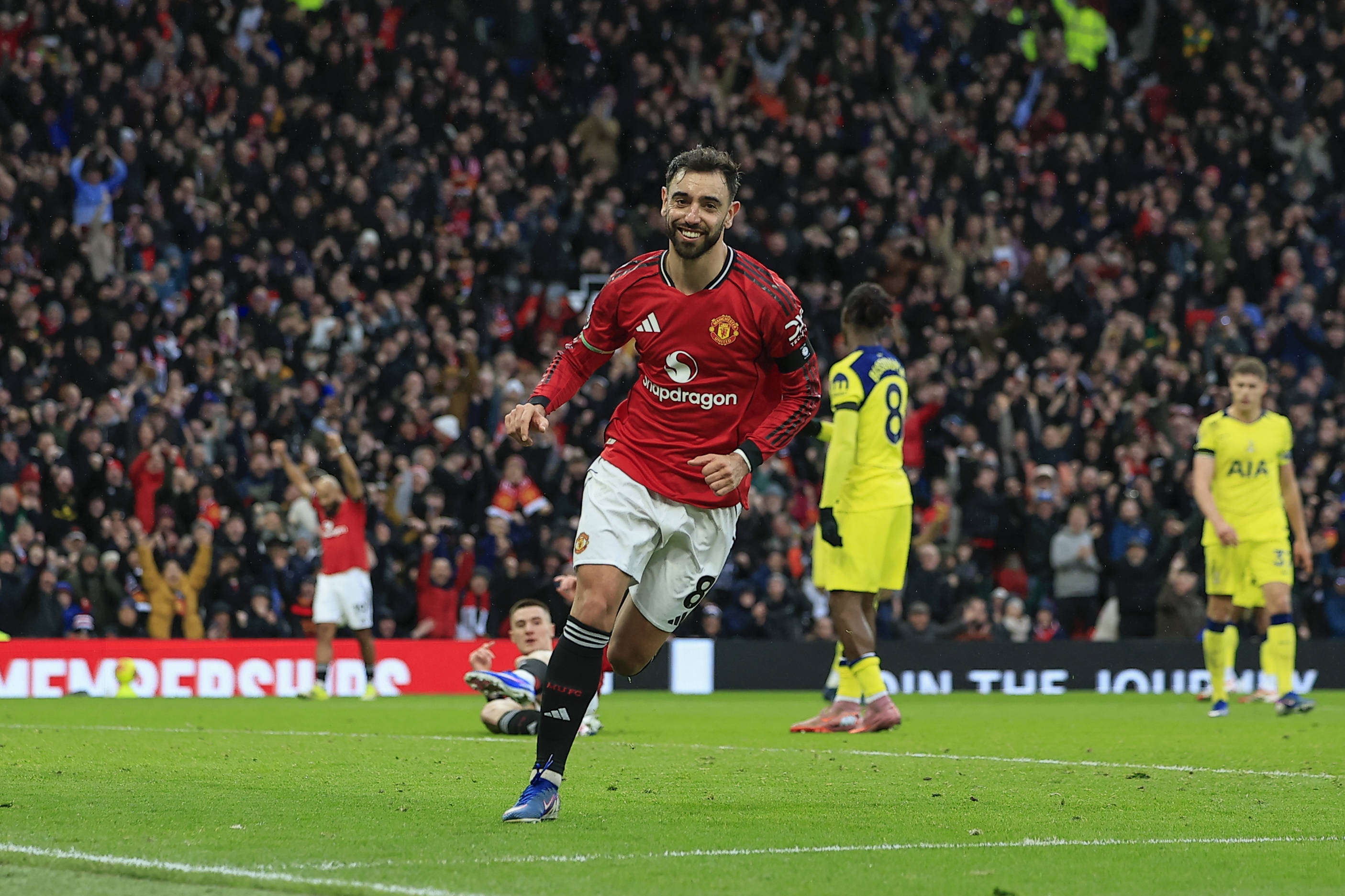 皇冠体育官网-电讯报：B费通过进球和助攻为曼联赢得25分，他若离队简直是灾难